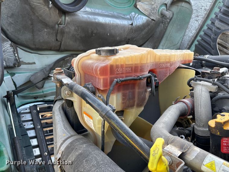 image for item YA2367 2017 Freightliner Cascadia 125 semi truck