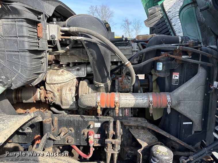 image for item YA2367 2017 Freightliner Cascadia 125 semi truck