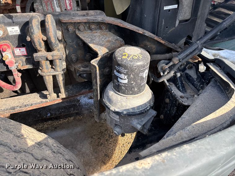 image for item YA2367 2017 Freightliner Cascadia 125 semi truck