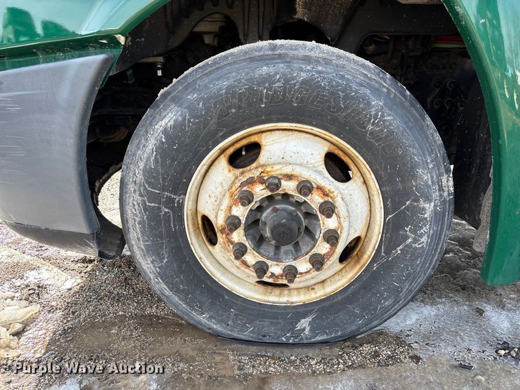 image for item YA2367 2017 Freightliner Cascadia 125 semi truck