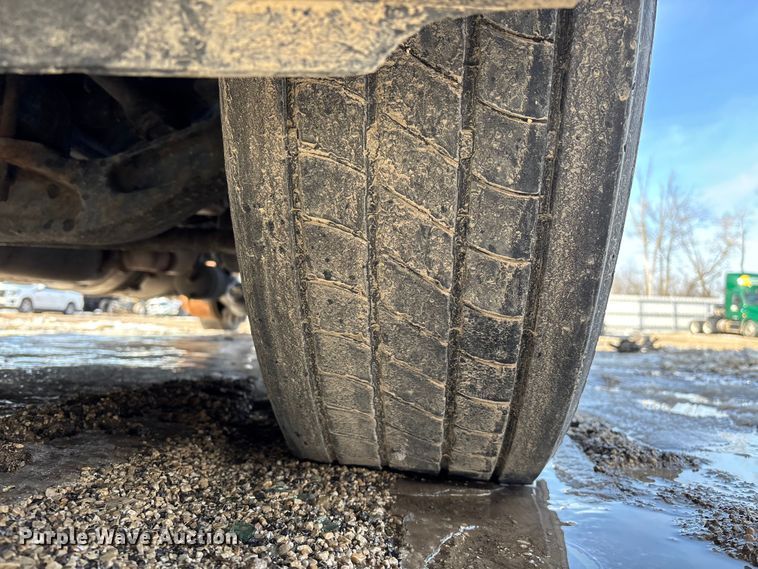 image for item YA2367 2017 Freightliner Cascadia 125 semi truck