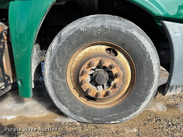 image for item YA2367 2017 Freightliner Cascadia 125 semi truck