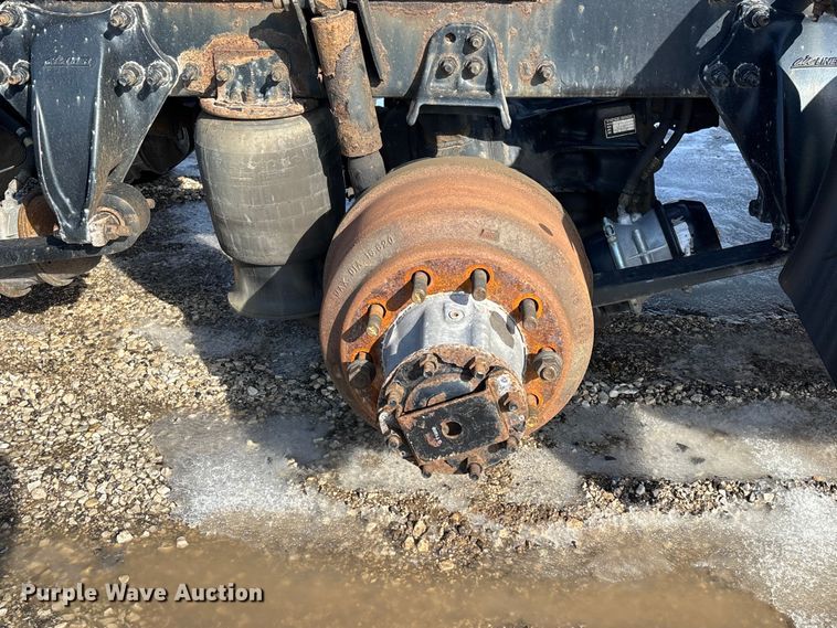 image for item YA2367 2017 Freightliner Cascadia 125 semi truck