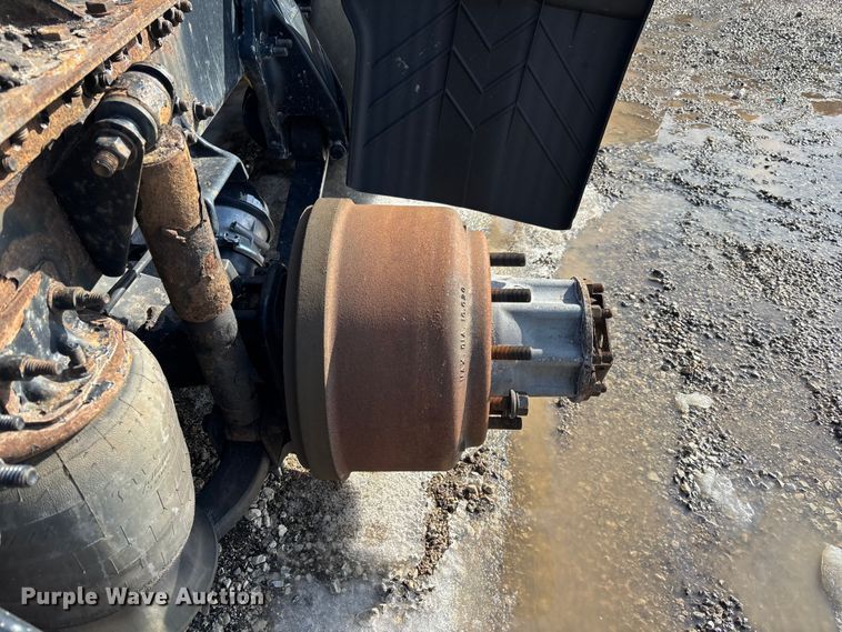 image for item YA2367 2017 Freightliner Cascadia 125 semi truck