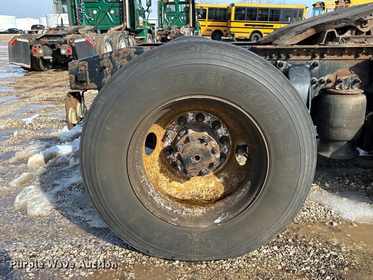 image for item YA2367 2017 Freightliner Cascadia 125 semi truck