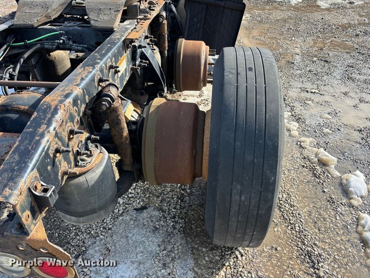 image for item YA2367 2017 Freightliner Cascadia 125 semi truck