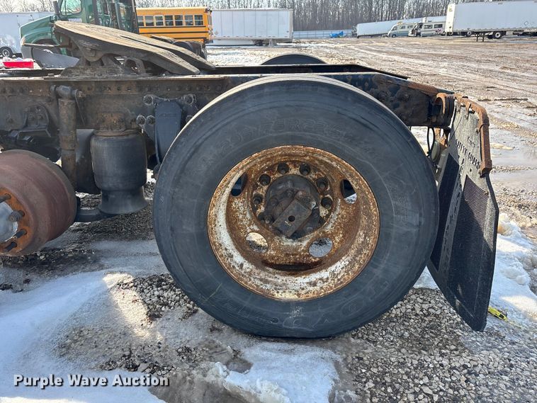 image for item YA2367 2017 Freightliner Cascadia 125 semi truck