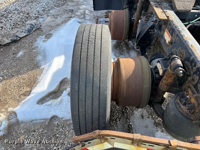 image for item YA2367 2017 Freightliner Cascadia 125 semi truck