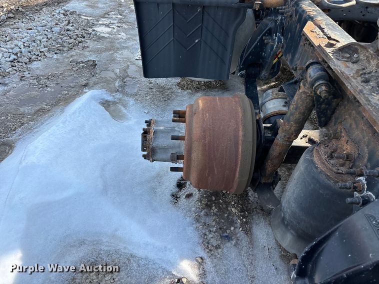 image for item YA2367 2017 Freightliner Cascadia 125 semi truck