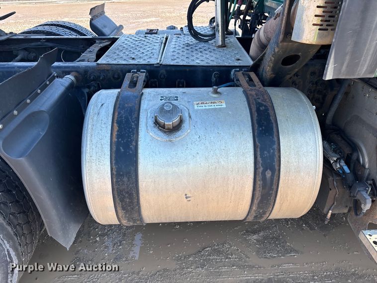 image for item YA2368 2017 Freightliner Cascadia 125 semi truck