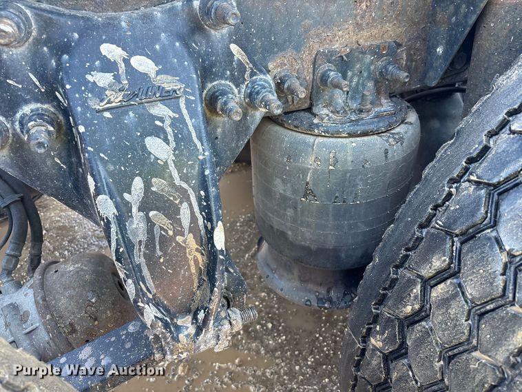 image for item YA2368 2017 Freightliner Cascadia 125 semi truck