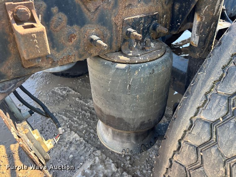 image for item YA2368 2017 Freightliner Cascadia 125 semi truck