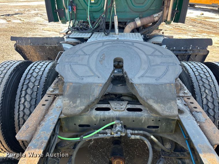 image for item YA2368 2017 Freightliner Cascadia 125 semi truck