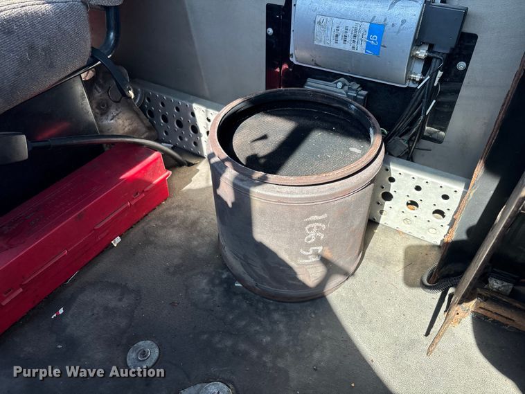 image for item YA2368 2017 Freightliner Cascadia 125 semi truck