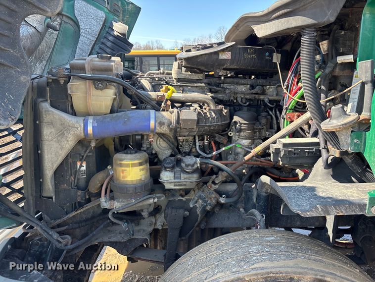 image for item YA2368 2017 Freightliner Cascadia 125 semi truck