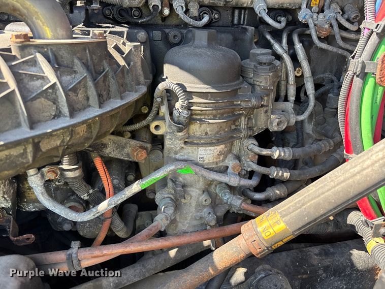 image for item YA2368 2017 Freightliner Cascadia 125 semi truck