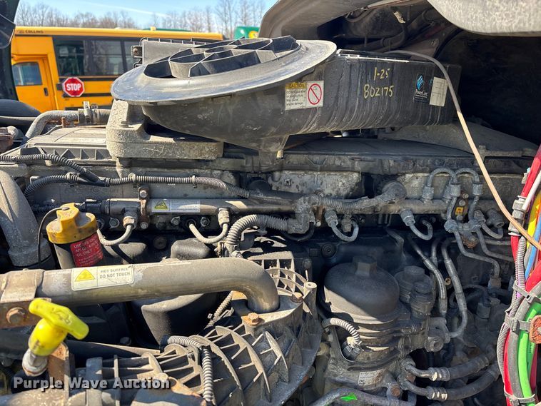 image for item YA2368 2017 Freightliner Cascadia 125 semi truck