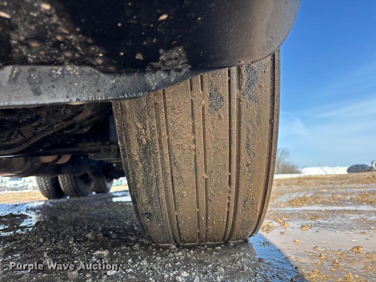 image for item YA2368 2017 Freightliner Cascadia 125 semi truck