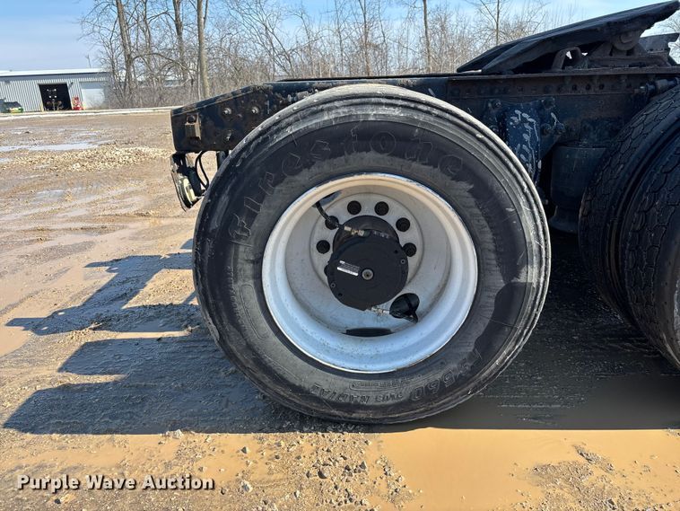 image for item YA2368 2017 Freightliner Cascadia 125 semi truck