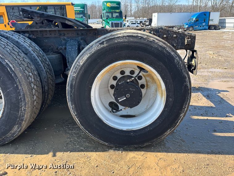 image for item YA2368 2017 Freightliner Cascadia 125 semi truck