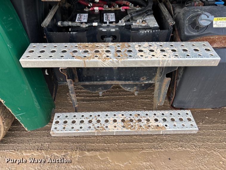 image for item YA2369 2017 Freightliner Cascadia 125 semi truck