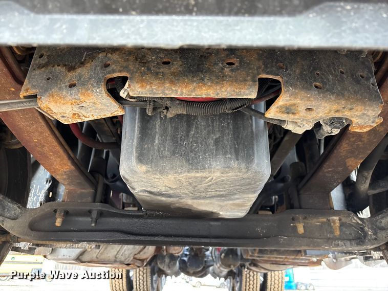 image for item YA2369 2017 Freightliner Cascadia 125 semi truck