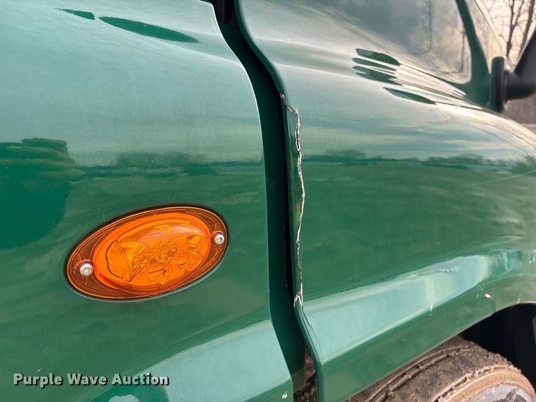 image for item YA2369 2017 Freightliner Cascadia 125 semi truck