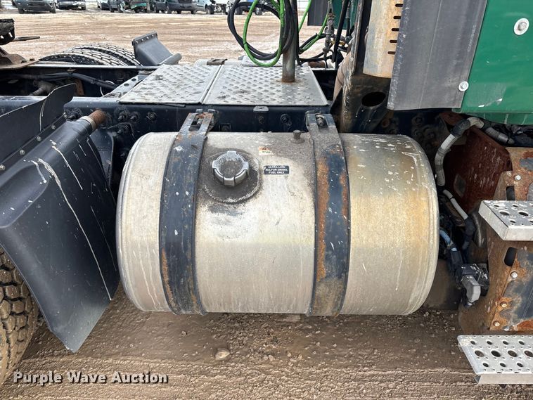 image for item YA2369 2017 Freightliner Cascadia 125 semi truck