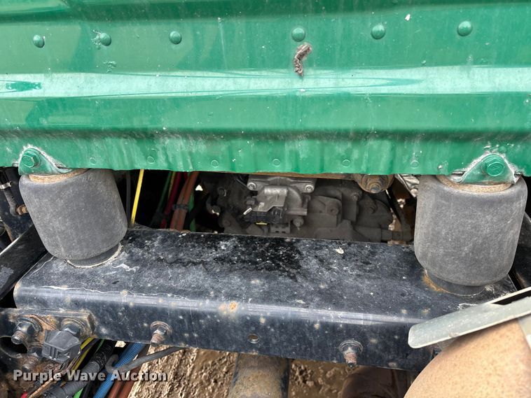 image for item YA2369 2017 Freightliner Cascadia 125 semi truck