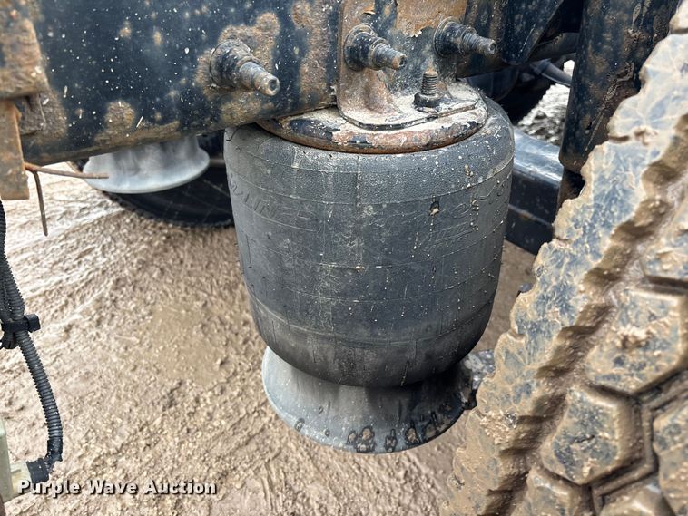 image for item YA2369 2017 Freightliner Cascadia 125 semi truck