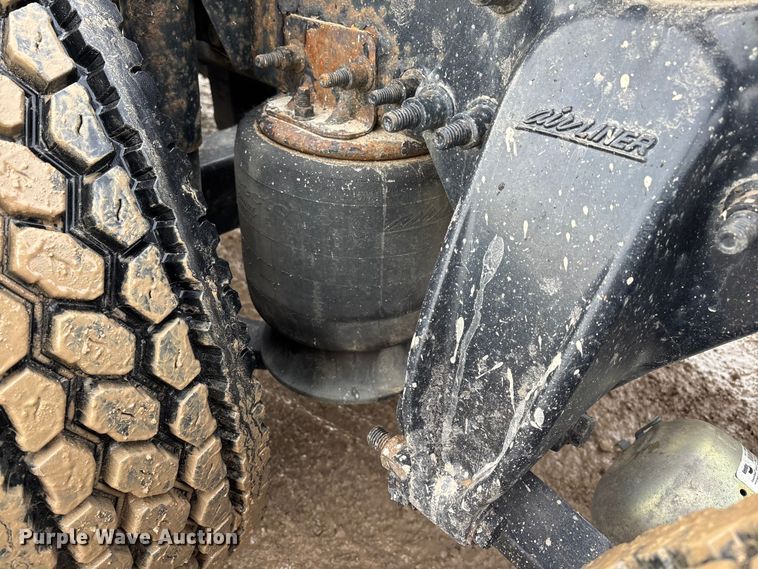 image for item YA2369 2017 Freightliner Cascadia 125 semi truck