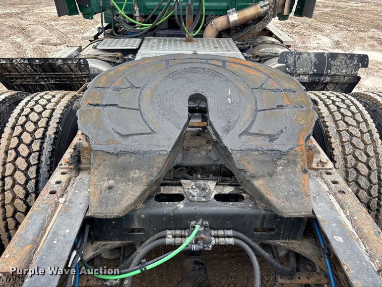 image for item YA2369 2017 Freightliner Cascadia 125 semi truck