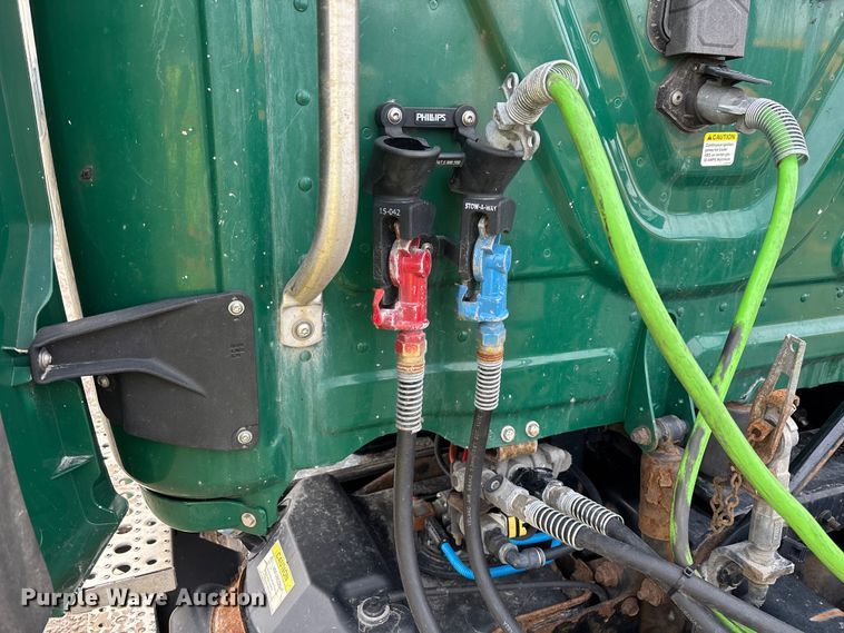 image for item YA2369 2017 Freightliner Cascadia 125 semi truck