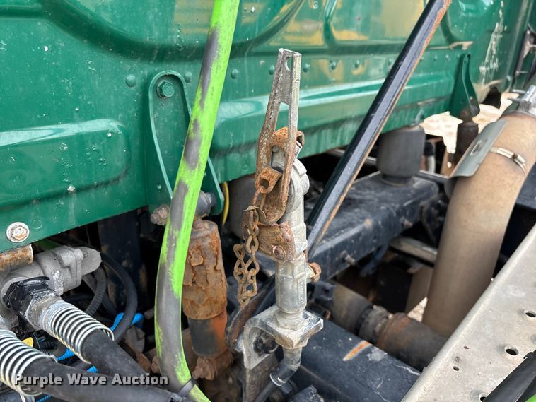 image for item YA2369 2017 Freightliner Cascadia 125 semi truck