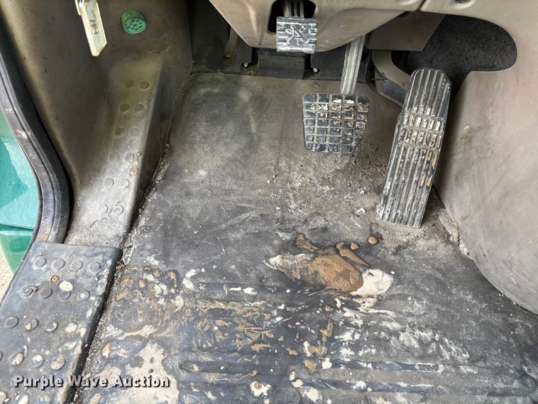 image for item YA2369 2017 Freightliner Cascadia 125 semi truck