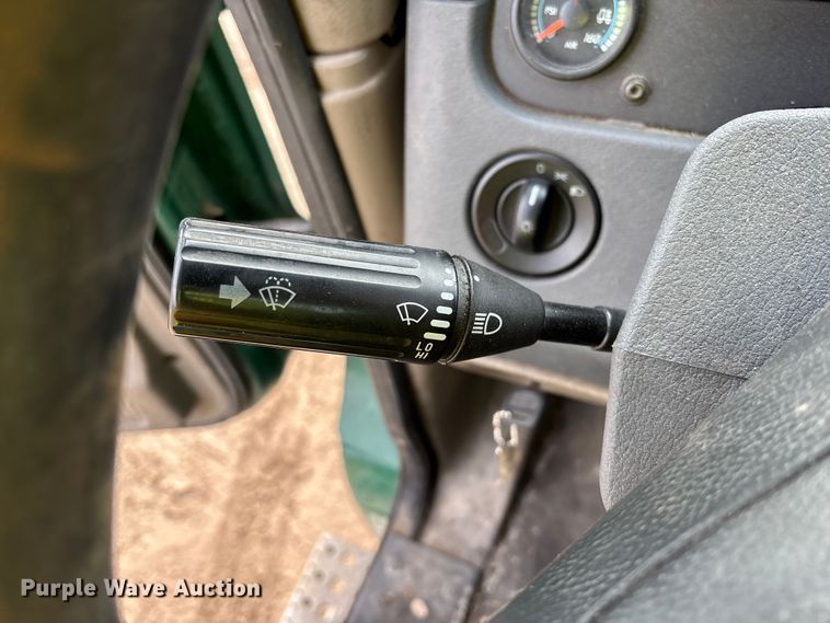 image for item YA2369 2017 Freightliner Cascadia 125 semi truck