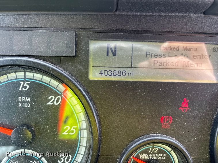 image for item YA2369 2017 Freightliner Cascadia 125 semi truck