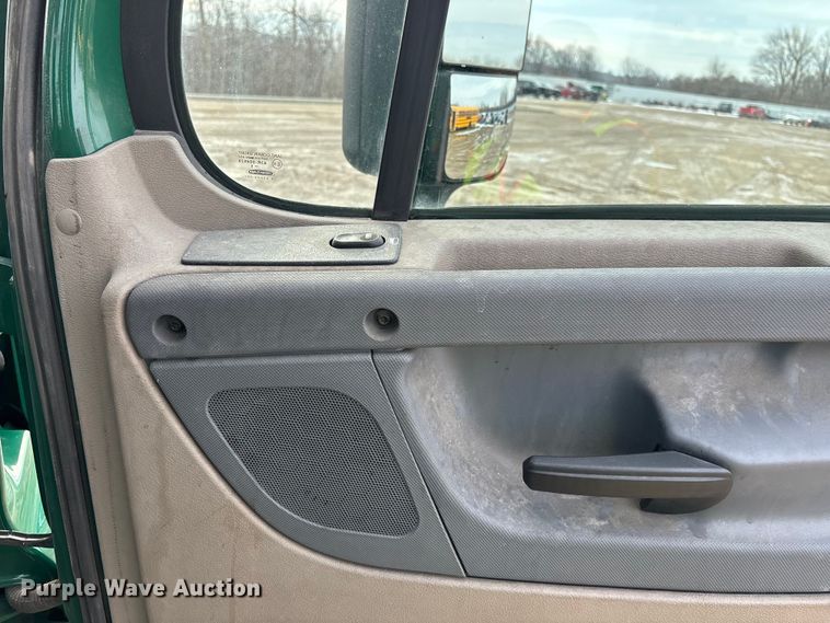 image for item YA2369 2017 Freightliner Cascadia 125 semi truck