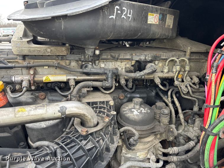 image for item YA2369 2017 Freightliner Cascadia 125 semi truck