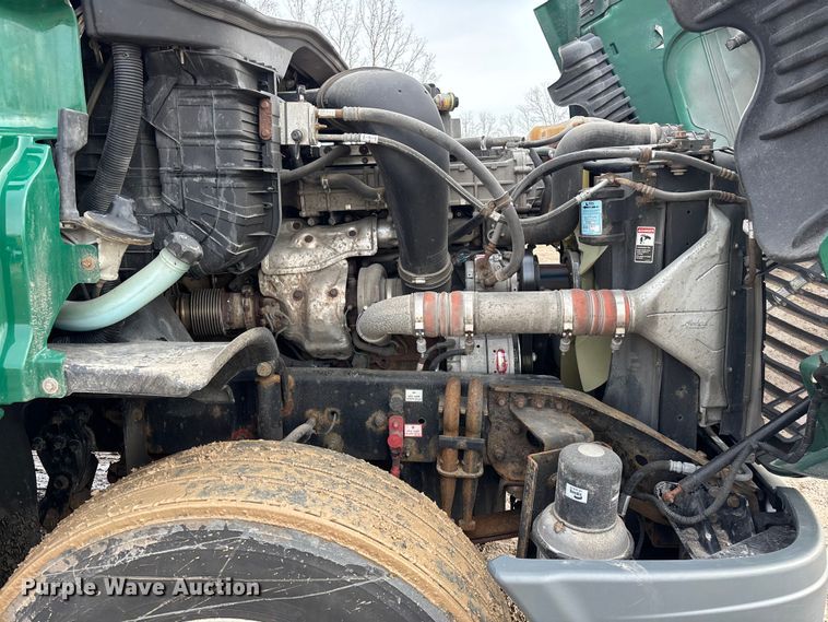 image for item YA2369 2017 Freightliner Cascadia 125 semi truck