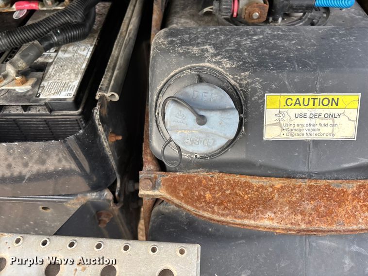 image for item YA2369 2017 Freightliner Cascadia 125 semi truck