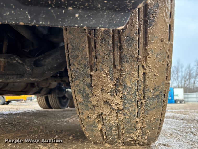 image for item YA2369 2017 Freightliner Cascadia 125 semi truck