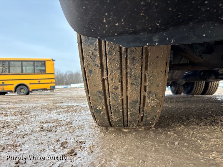 image for item YA2369 2017 Freightliner Cascadia 125 semi truck