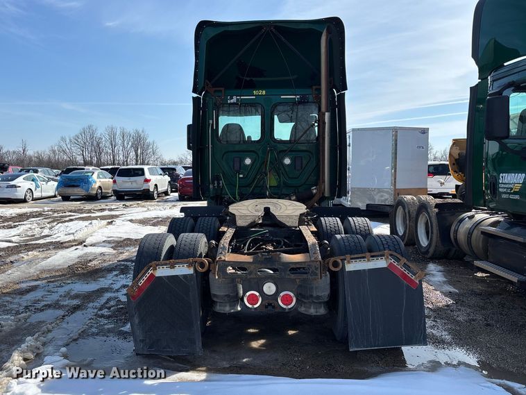 image for item YA2370 2017 Freightliner Cascadia 125 semi truck