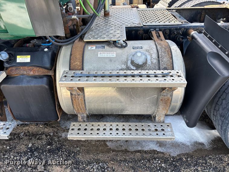 image for item YA2370 2017 Freightliner Cascadia 125 semi truck