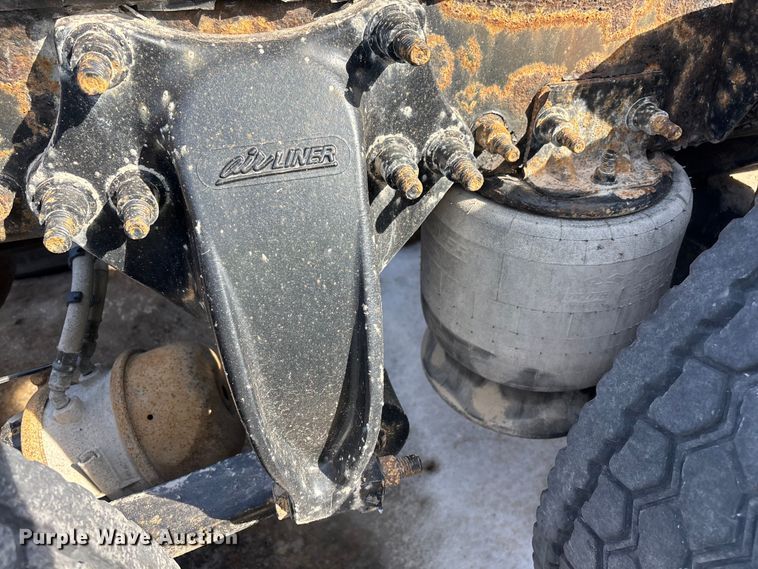 image for item YA2370 2017 Freightliner Cascadia 125 semi truck