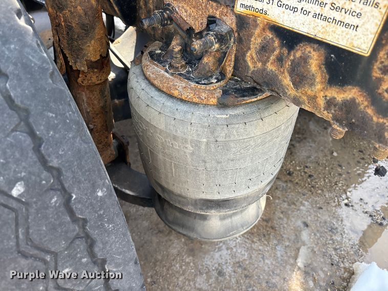 image for item YA2370 2017 Freightliner Cascadia 125 semi truck