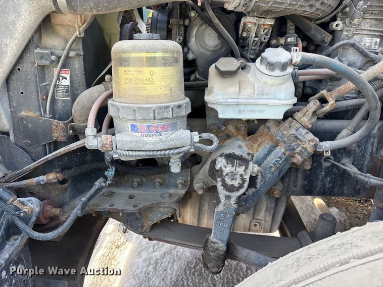 image for item YA2370 2017 Freightliner Cascadia 125 semi truck