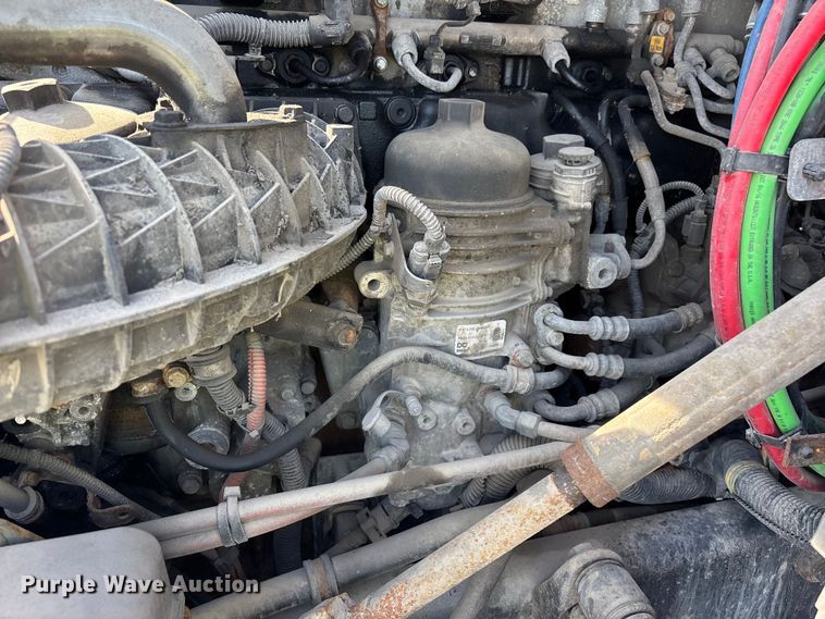 image for item YA2370 2017 Freightliner Cascadia 125 semi truck