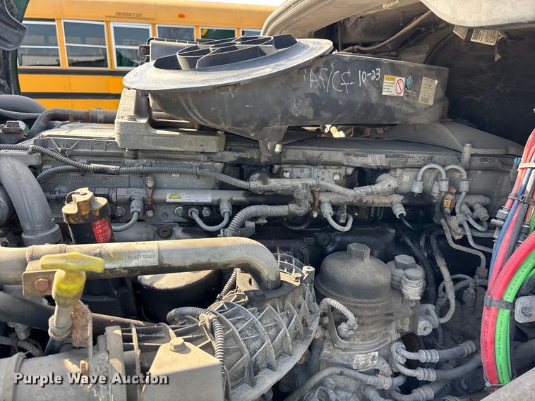 image for item YA2370 2017 Freightliner Cascadia 125 semi truck